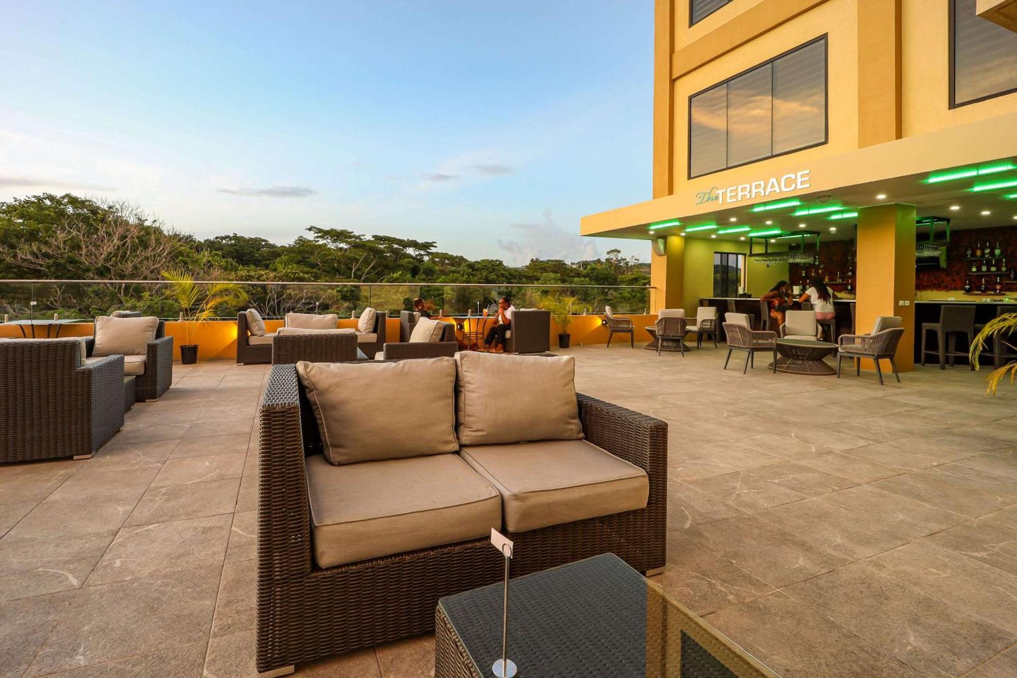 Comfort Inn & Suites Tobago Signal Hill Εξωτερικό φωτογραφία