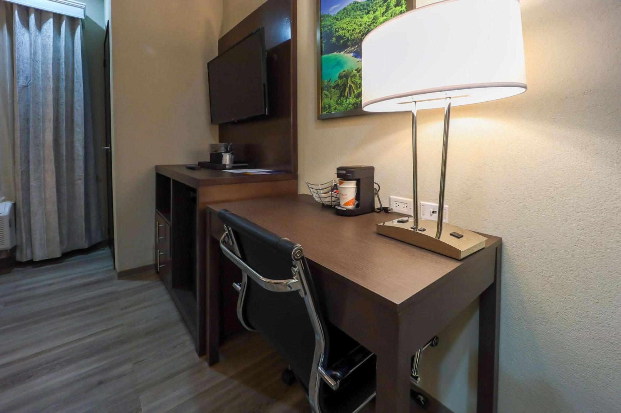 Comfort Inn & Suites Tobago Signal Hill Εξωτερικό φωτογραφία
